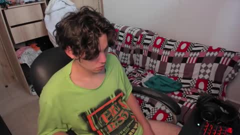 yurii_moody online show from 12/17/25, 07:20