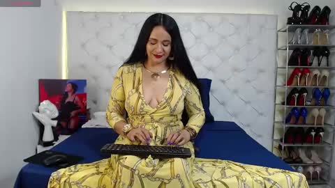Snapshot of yury_m2_ chatting on 05/01/26, 03:00 2 online show from 05/01/26, 03:00
