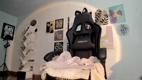 paola online show from 11/23/25, 11:04