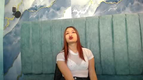 Snapshot of yuyis_15 chatting on 12/14/25, 11:26 YUYIS online show from 12/14/25, 11:26