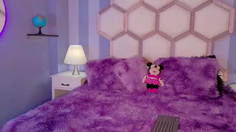 yvi online show from 03/30/26, 12:39