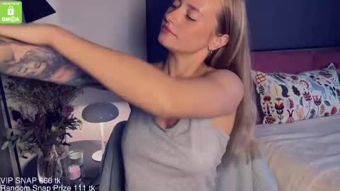 Snapshot of yvie_ chatting on 01/15/25, 07:37 The Queen Bitch of the United Kingdom online show from 01/15/25, 07:37