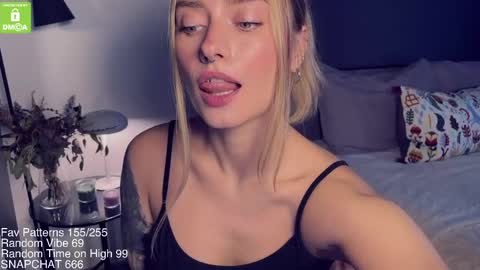 Snapshot of yvie_ chatting on 02/20/25, 07:34 The Queen Bitch of the United Kingdom online show from 02/20/25, 07:34