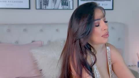 Laura online show from 12/19/25, 08:32