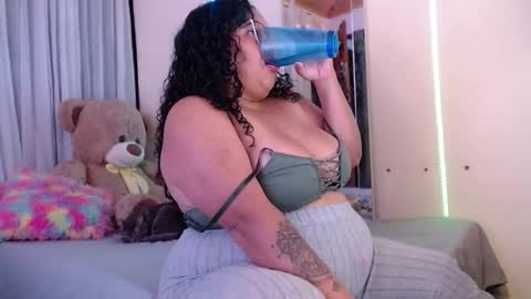 yvonn online show from 10/08/25, 01:58