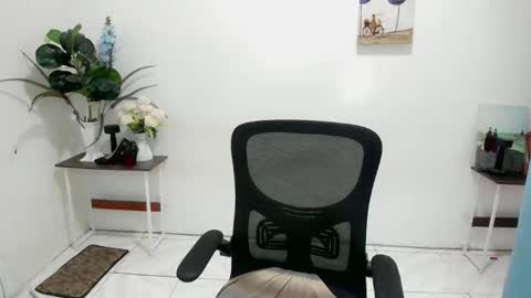 Yvonne online show from 02/27/26, 08:47