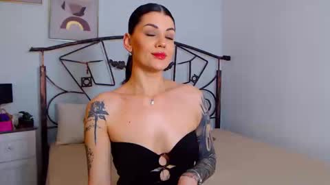 I V Y   online show from 12/26/24, 08:53