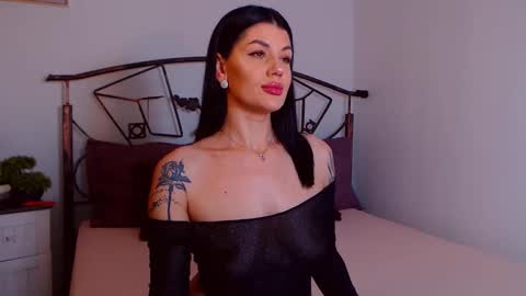 I V Y   online show from 11/03/25, 08:43