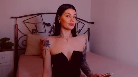 I V Y   online show from 01/17/26, 10:24