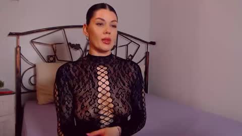 I V Y   online show from 03/16/26, 08:46