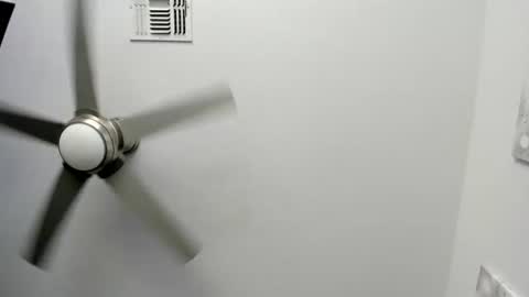 Snapshot of z72890 chatting on 06/12/26, 12:09 See J online show from 06/12/26, 12:09