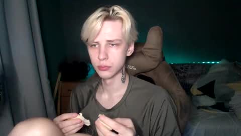 Snapshot of zaaaaaaaaaaaaaaaap chatting on 03/11/25, 01:48 Toshka online show from 03/11/25, 01:48