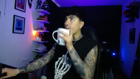 zac_muller1 online show from 11/30/25, 02:54