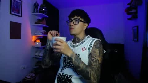 zac_muller1 online show from 12/21/25, 04:19