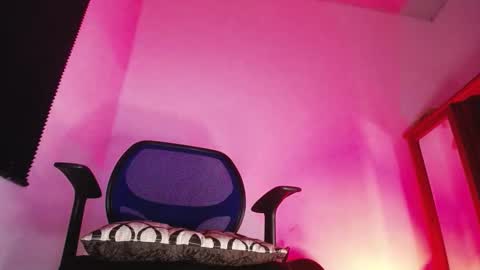 Zac Freelance model online show from 12/23/25, 12:19