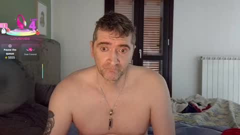 Snapshot of zackhot31 chatting on 05/04/26, 03:30 Ivan online show from 05/04/26, 03:30