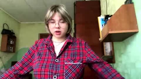 Mia online show from 04/10/26, 08:19