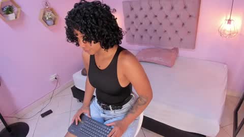 Snapshot of zafiiraa chatting on 01/27/25, 11:11 zafira online show from 01/27/25, 11:11