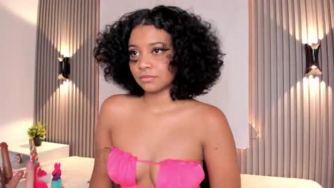 Snapshot of zafiiraa chatting on 02/15/25, 03:50 zafira online show from 02/15/25, 03:50