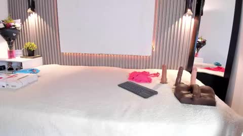 Snapshot of zafiiraa chatting on 10/15/25, 12:05 zafira online show from 10/15/25, 12:05