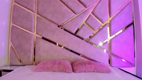 Claire  online show from 11/01/25, 05:37