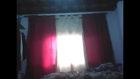 Snapshot of zafiro_rubi chatting on 12/17/25, 05:19 Zafiro online show from 12/17/25, 05:19