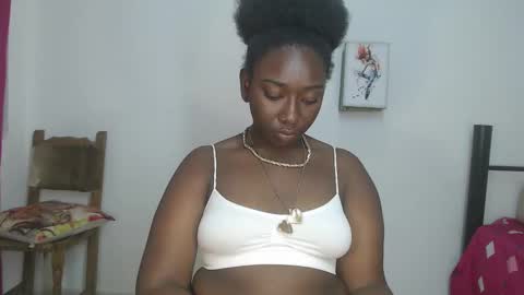 Snapshot of zahhysims chatting on 02/17/25, 12:59 zahhy online show from 02/17/25, 12:59