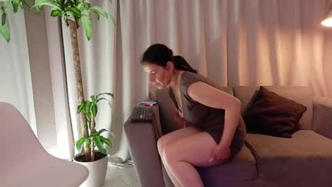 zahramilf online show from 10/20/25, 04:02