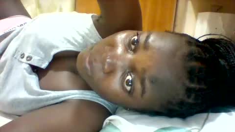 Snapshot of zainxxxx chatting on 02/25/25, 09:13 zainxxxx online show from 02/25/25, 09:13