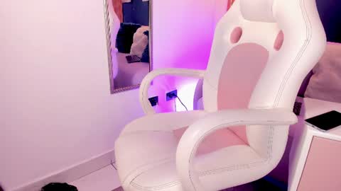 Snapshot of zaira_foox chatting on 06/15/26, 10:50 Zaira online show from 06/15/26, 10:50