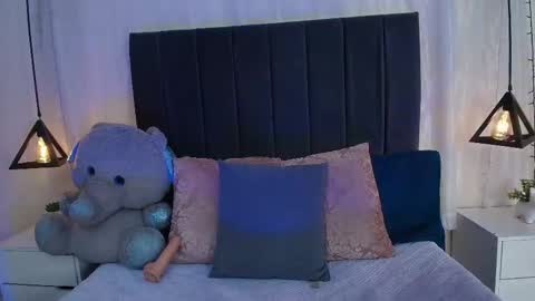 Snapshot of zairaaa_ chatting on 12/14/25, 03:45 zairaaa_ online show from 12/14/25, 03:45