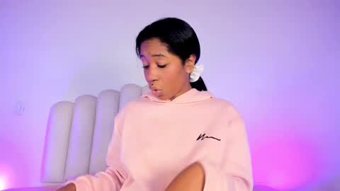 Zaira online show from 11/25/25, 01:55