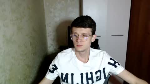 Snapshot of zaki_xx chatting on 06/14/26, 05:04 zaki online show from 06/14/26, 05:04