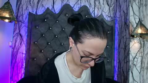   online show from 09/18/25, 06:32