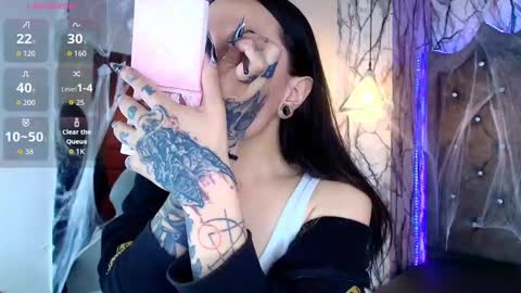   online show from 10/20/25, 06:52