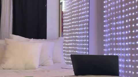 Snapshot of zamoraedii1994 chatting on 12/15/25, 12:37 Edii online show from 12/15/25, 12:37