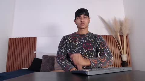 Zander online show from 01/20/25, 01:21