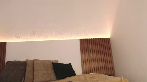 Zander online show from 02/11/25, 07:48