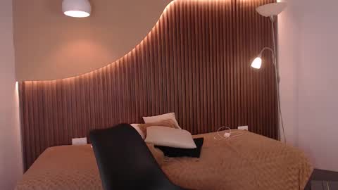 Zander online show from 02/25/25, 06:20