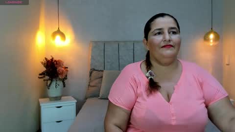 Snapshot of zara_milf_ chatting on 02/08/26, 12:19 zara online show from 02/08/26, 12:19