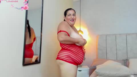 Snapshot of zara_milf_ chatting on 02/20/26, 02:28 zara online show from 02/20/26, 02:28
