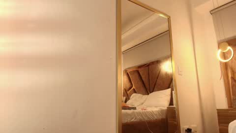 Zarah Andrews online show from 11/04/25, 12:04