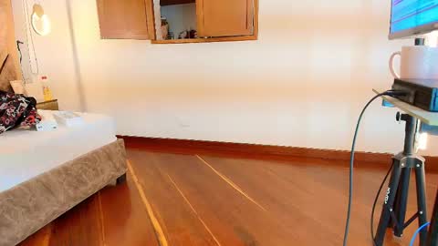 Zarah Andrews online show from 12/16/25, 12:10