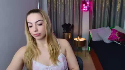 Snapshot of zarasplayground chatting on 11/29/25, 10:18 zarasplayground online show from 11/29/25, 10:18