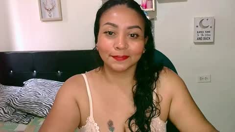 Snapshot of zaray_45bella chatting on 05/13/26, 09:44 zaray online show from 05/13/26, 09:44