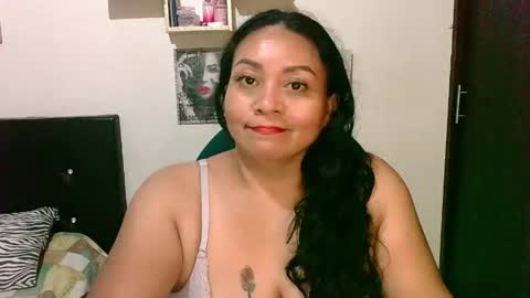 Snapshot of zaray_45bella chatting on 05/30/26, 10:51 zaray online show from 05/30/26, 10:51