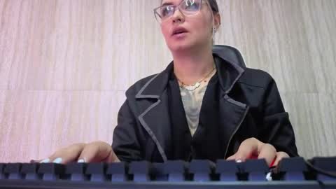 Isabella online show from 04/11/26, 12:53