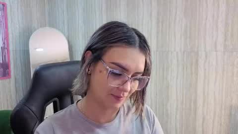 Isabella online show from 05/02/26, 12:43