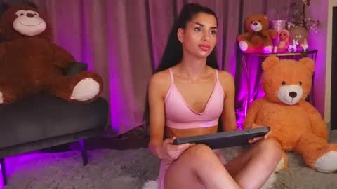 zariaavera online show from 05/15/26, 11:56