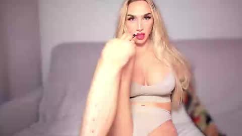 ZARINA online show from 02/14/25, 09:21